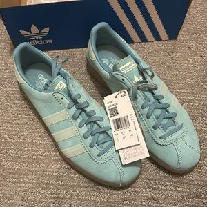 Adidas Bermuda sneakers